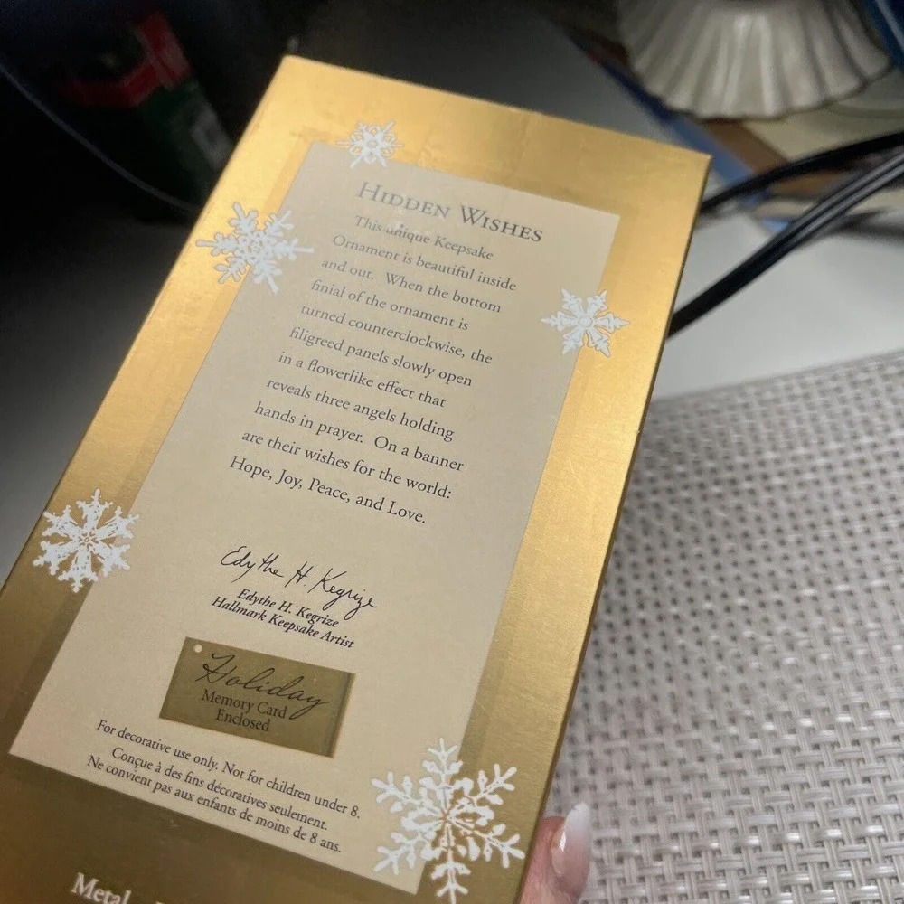 Hallmark damaged box